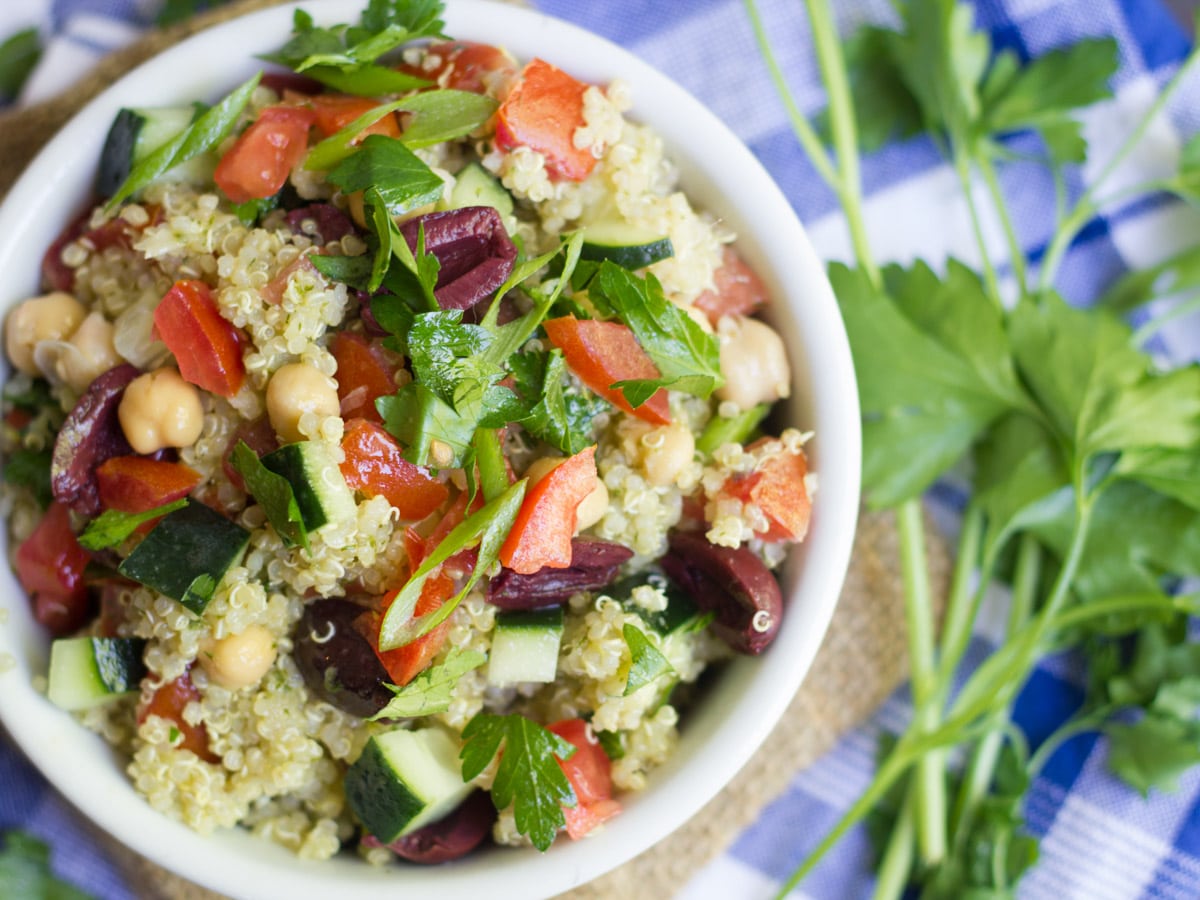 Mediterranean Quinoa Salad - Connoisseurus Veg