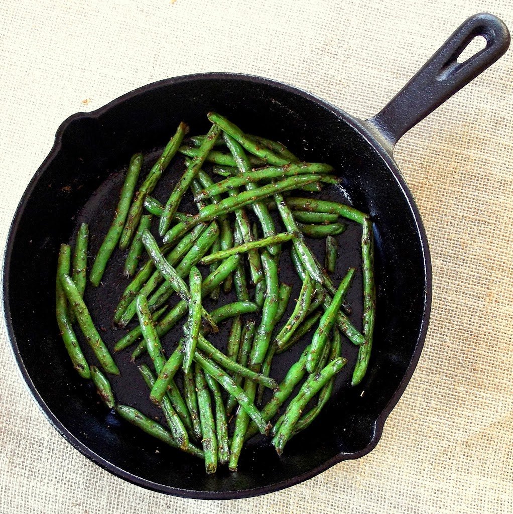 Blackened Green Beans in a Cat Iron Skillet