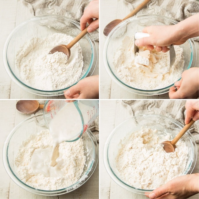 Collage con los pasos 2-5 para hacer galletas veganas: mezcle los ingredientes secos, córtelos en mantequilla, agregue los ingredientes húmedos y revuelva