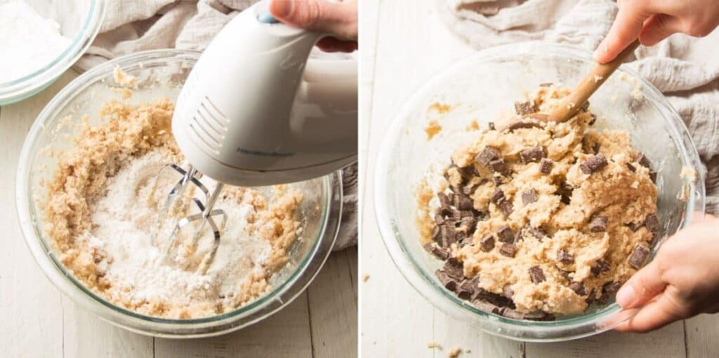 Collage con los dos últimos pasos para hacer una masa vegana para galletas con chispas de chocolate: mezcla los ingredientes secos y dobla las chispas