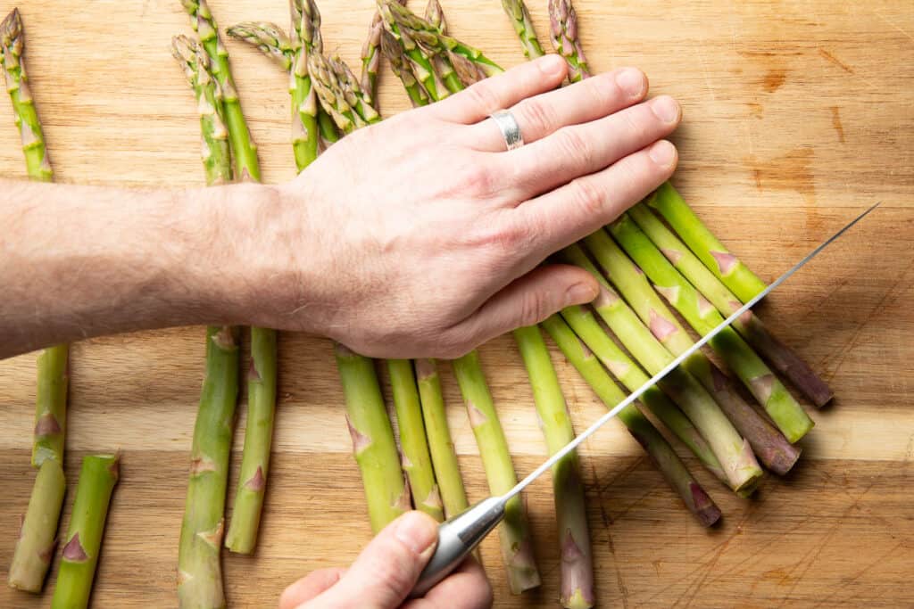 How to Trim Asparagus - Connoisseurus Veg